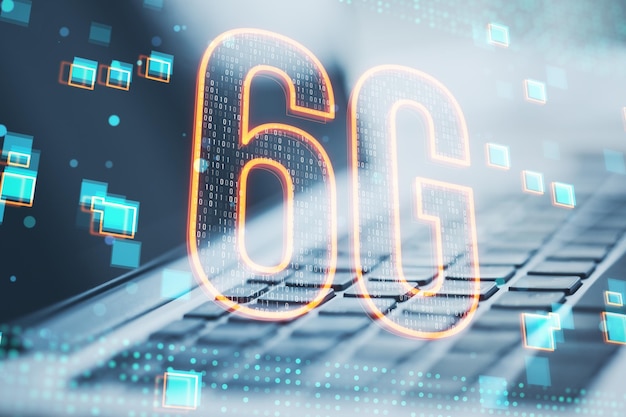 Крупный план ноутбука со светящейся голограммой 6g на размытом фоне Концепция сети 6G Высокоскоростной мобильный интернет Сети нового поколения Смешанные медиа Двойная экспозиция