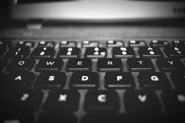 Photo close-up of laptop keyboard