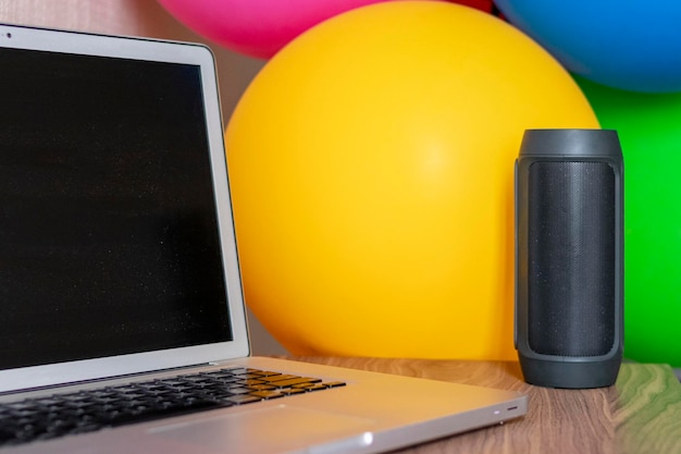 Photo close-up of laptop on table