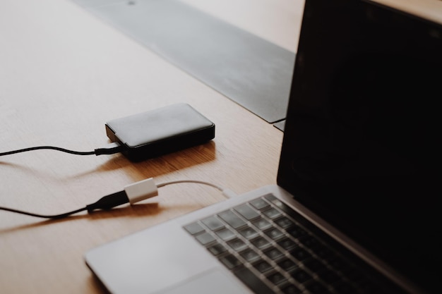 Photo close-up of laptop on table