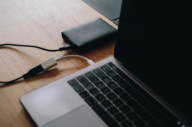 Photo close-up of laptop on table