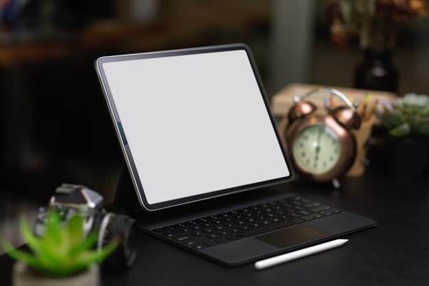 Photo close-up of laptop on table