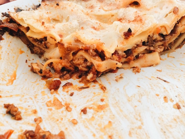 Photo close-up of lasagna served in plate