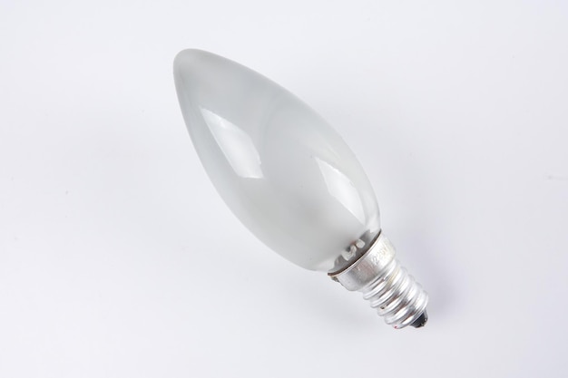 Photo close-up of light bulb against white background