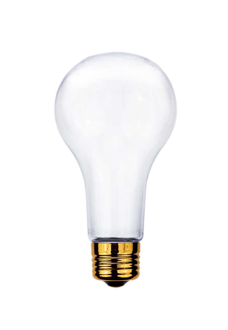 Photo close-up of light bulb against white background