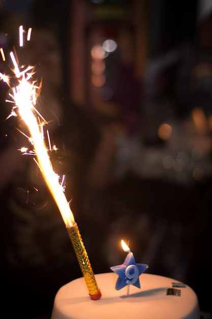 Foto close-up di una candela accesa