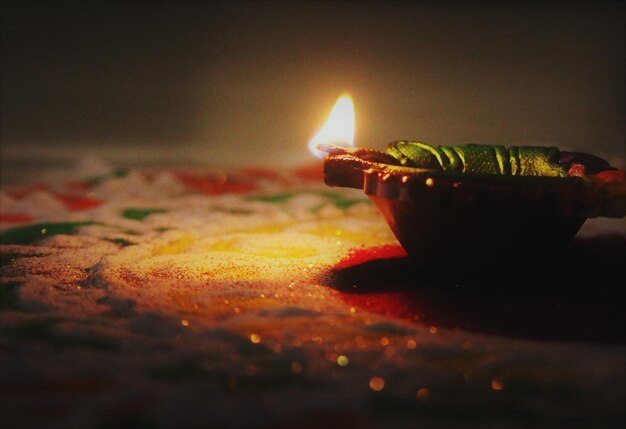 Photo close-up of lit diya in darkroom