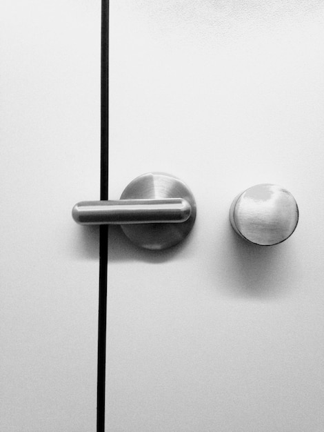 Photo close-up of locked door