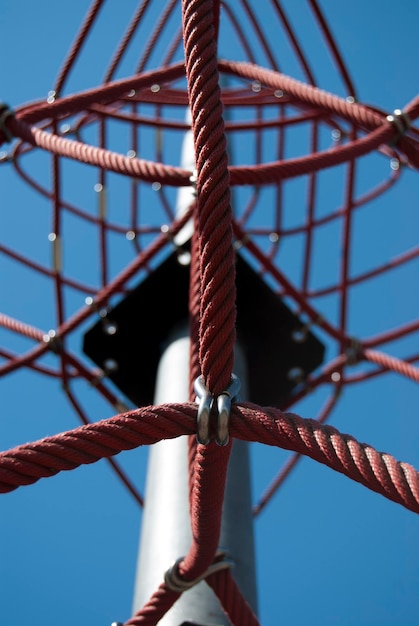 Photo close-up low angle view of grid structure