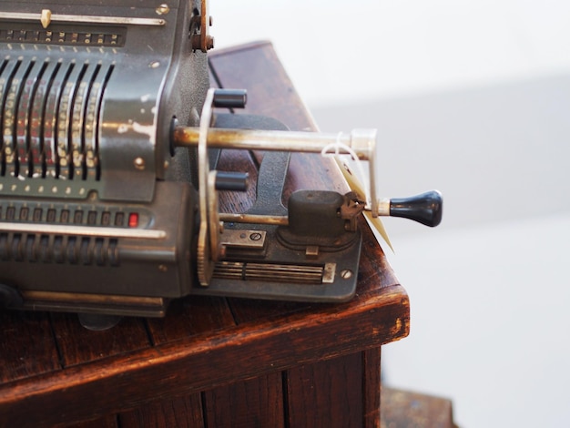 Photo close-up of machine part against sky