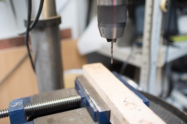 Photo close-up of machine part on table