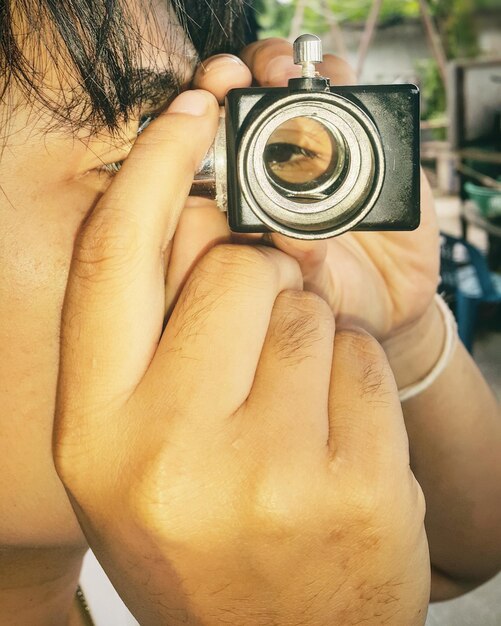 Photo close-up of man holding camera