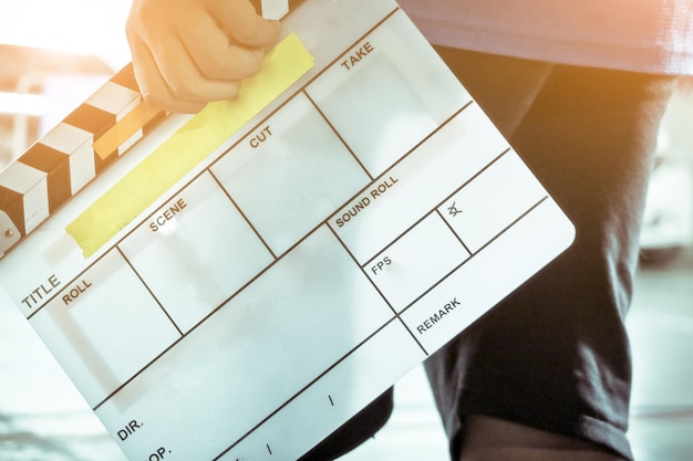 Photo close-up of man holding clapper board