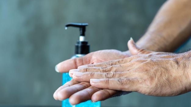 Photo close-up of man holding hands