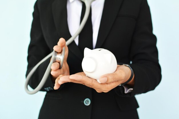 Photo close-up of man holding piggy bank