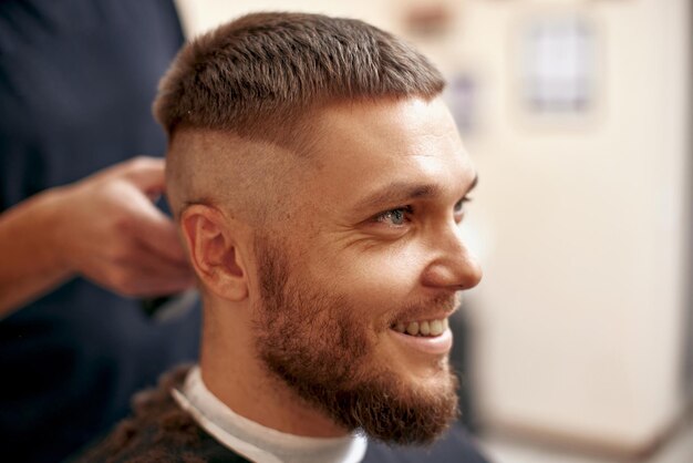 Photo close-up of man looking away