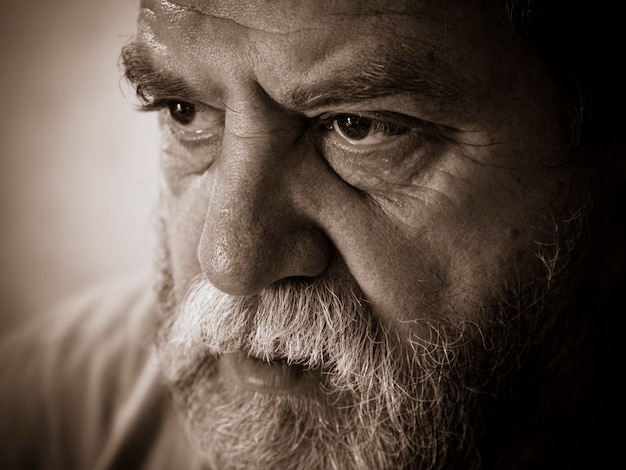 Photo close-up of man looking away