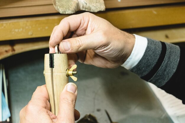 Photo close-up of man putting ring in container