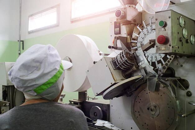 Photo close-up of man working by machine