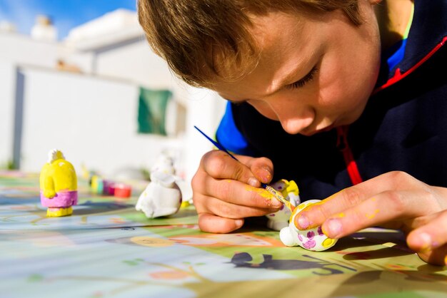 Photo close-up of man working on table