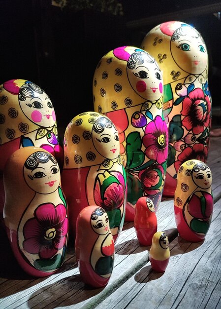 Photo close-up of matryoshka dolls on table