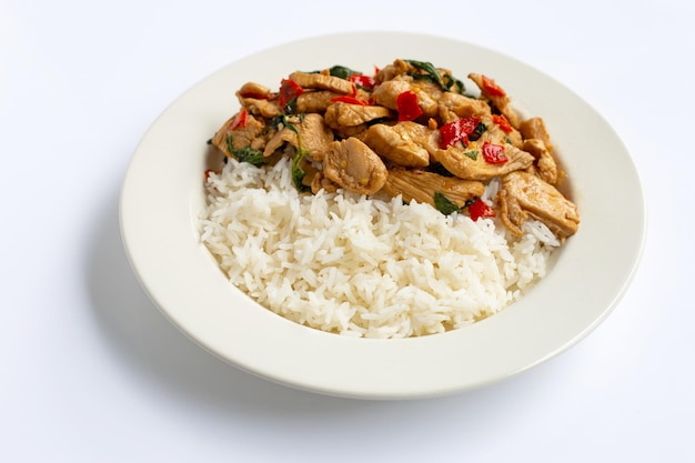 プレートで提供される食事のクローズアップ