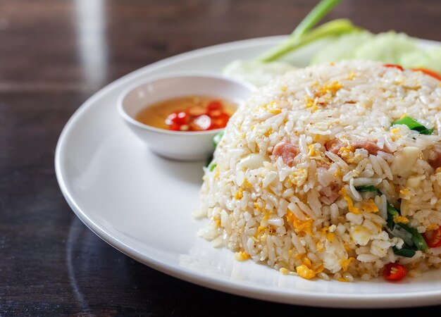 Photo close-up of meal served on table