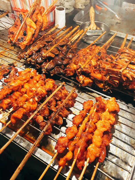 Photo close-up of meat on barbecue grill