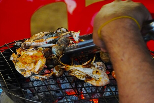 Photo close-up of meat on barbecue grill