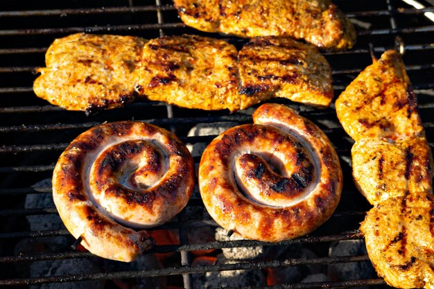 Photo close-up of meat on barbecue grill