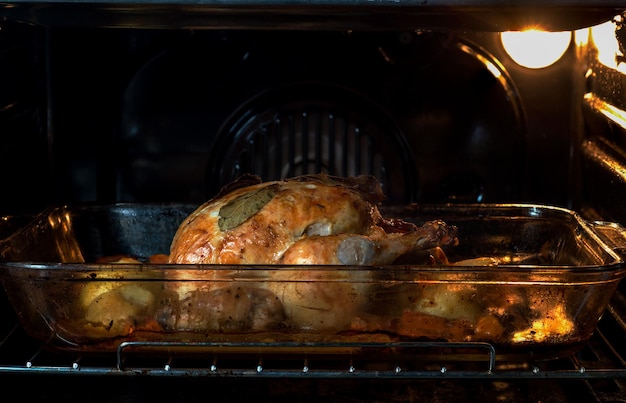 Photo close-up of meat in oven