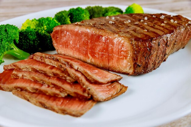 Photo close-up of meat on plate