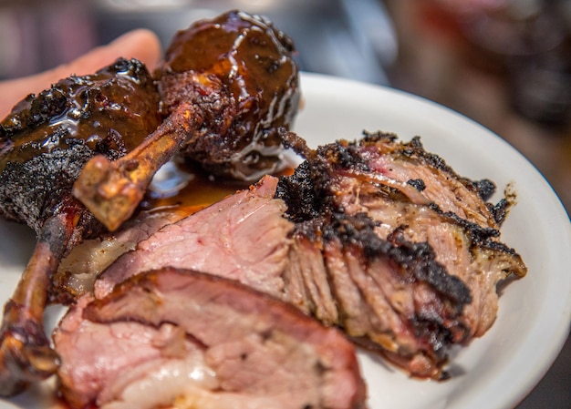 Photo close-up of meat served in plate