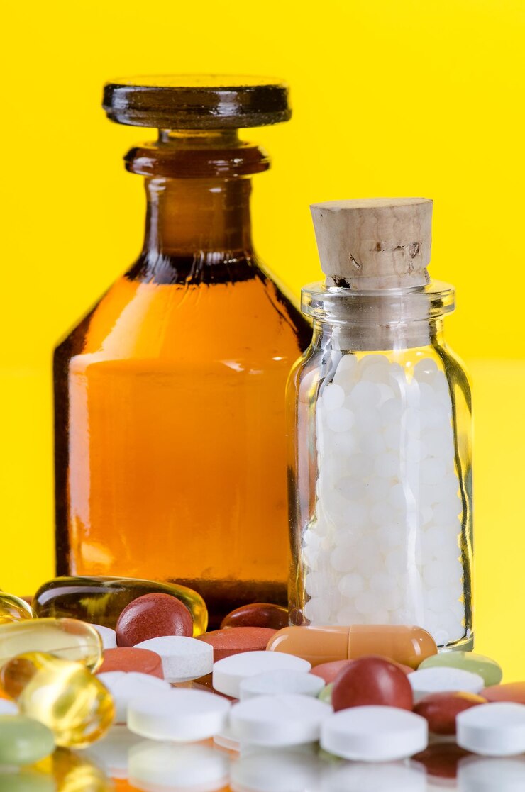 Photo close-up of medicine bottles against yellow background