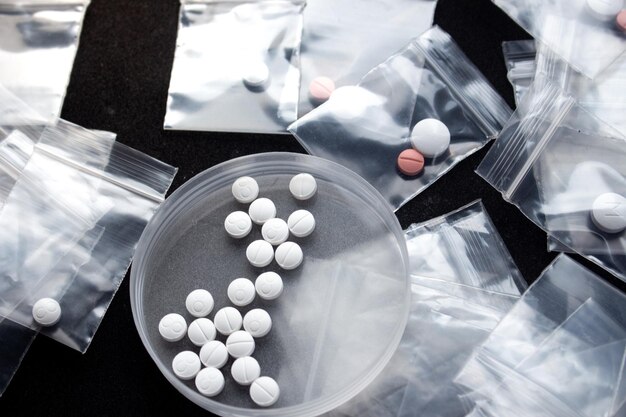 Photo close-up of medicines on table