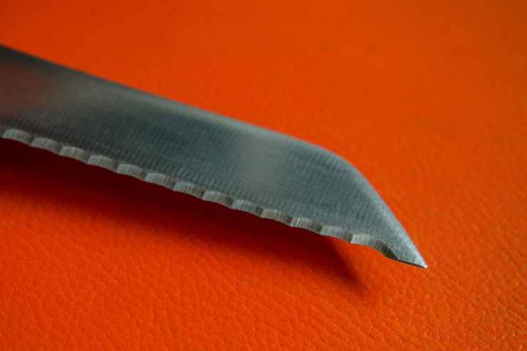 Photo close-up of metal grate against orange background