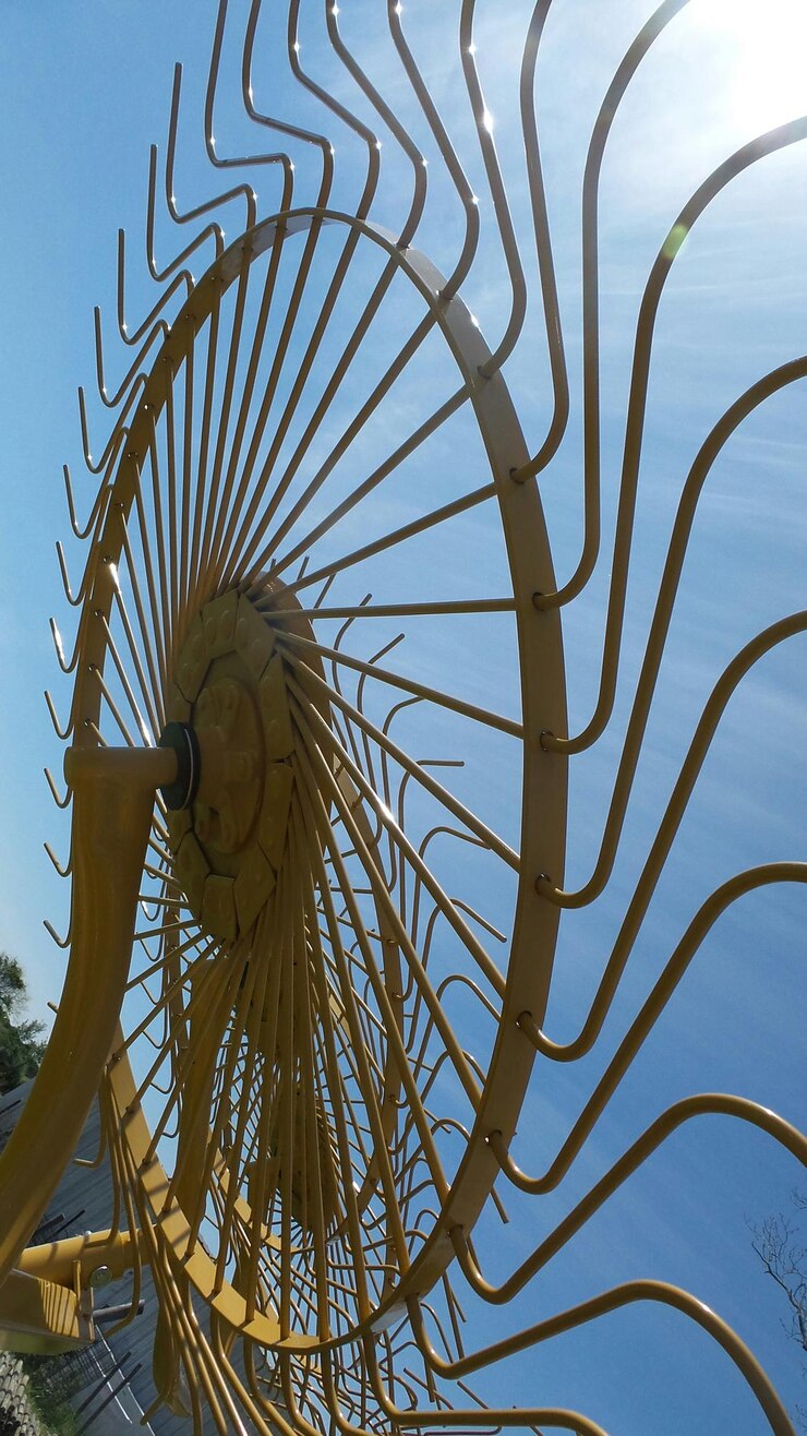 फोटो close-up of metal sculpture