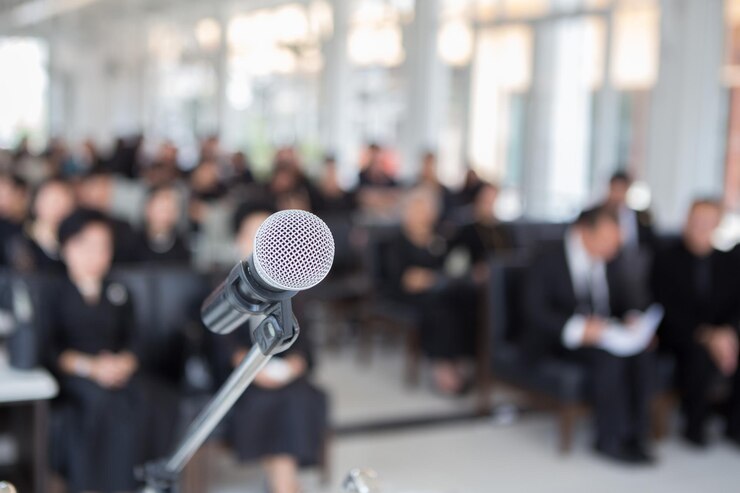 Photo close-up of microphone against people sitting in church