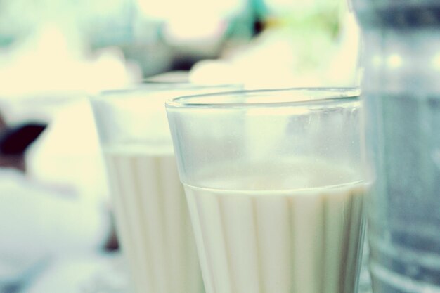 Photo close-up of milk glasses