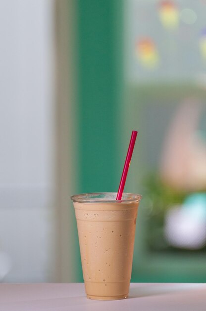 Photo close-up of a milkshake on a table