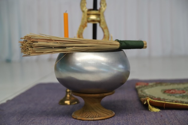 Photo close-up of monk alms-bowl  on table