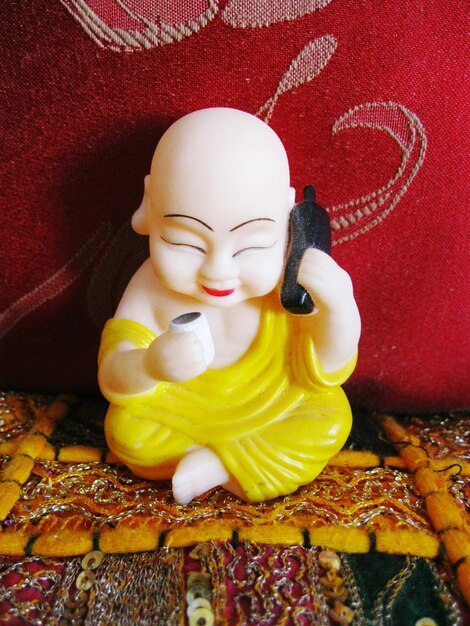 Photo close-up of monk toy