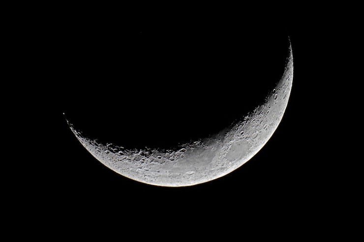 Photo close-up of moon against clear sky at night