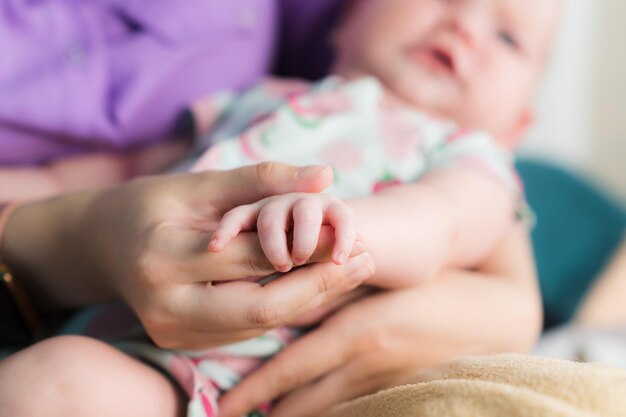 Photo close up of mother and baby hands mom and baby holding hands