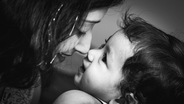 Photo close-up of mother and baby