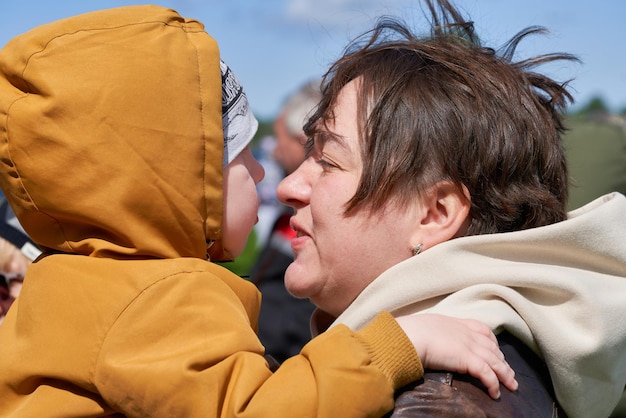 Foto close-up di madre e figlio