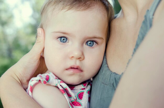 Photo close-up of mother with baby