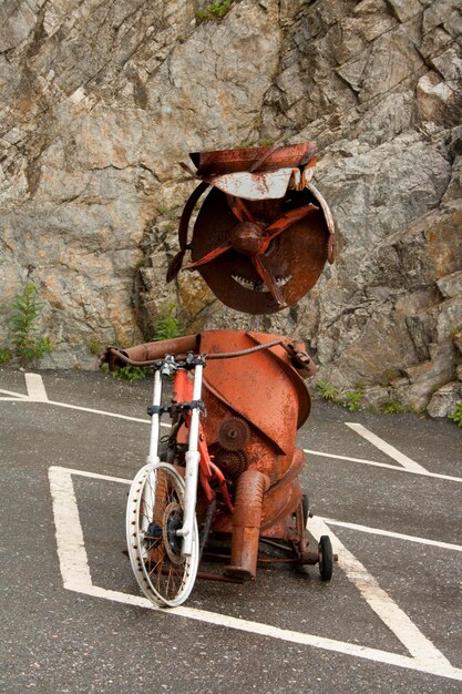 道路上のモーターサイクルのクローズアップ