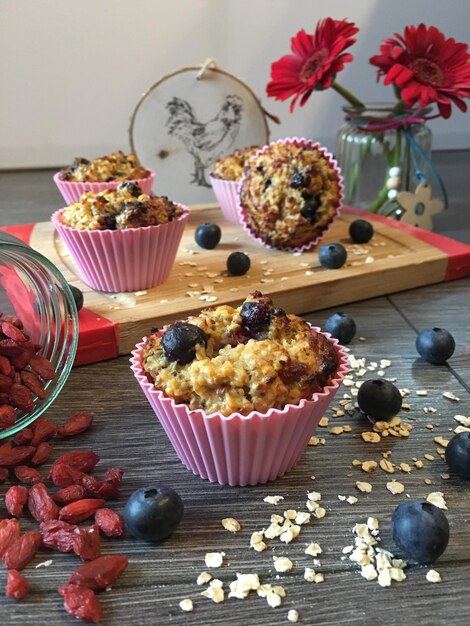 Foto close-up di un muffin sul tavolo