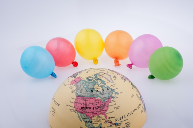 Photo close-up of multi colored balloons against white background